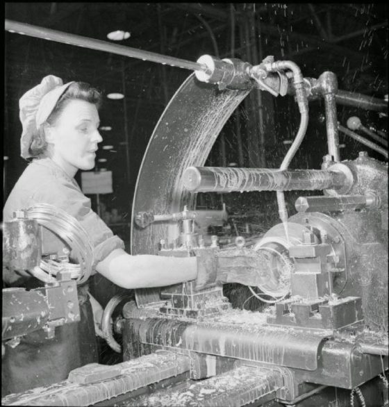 50+ Photos Of Women At Work During World War II