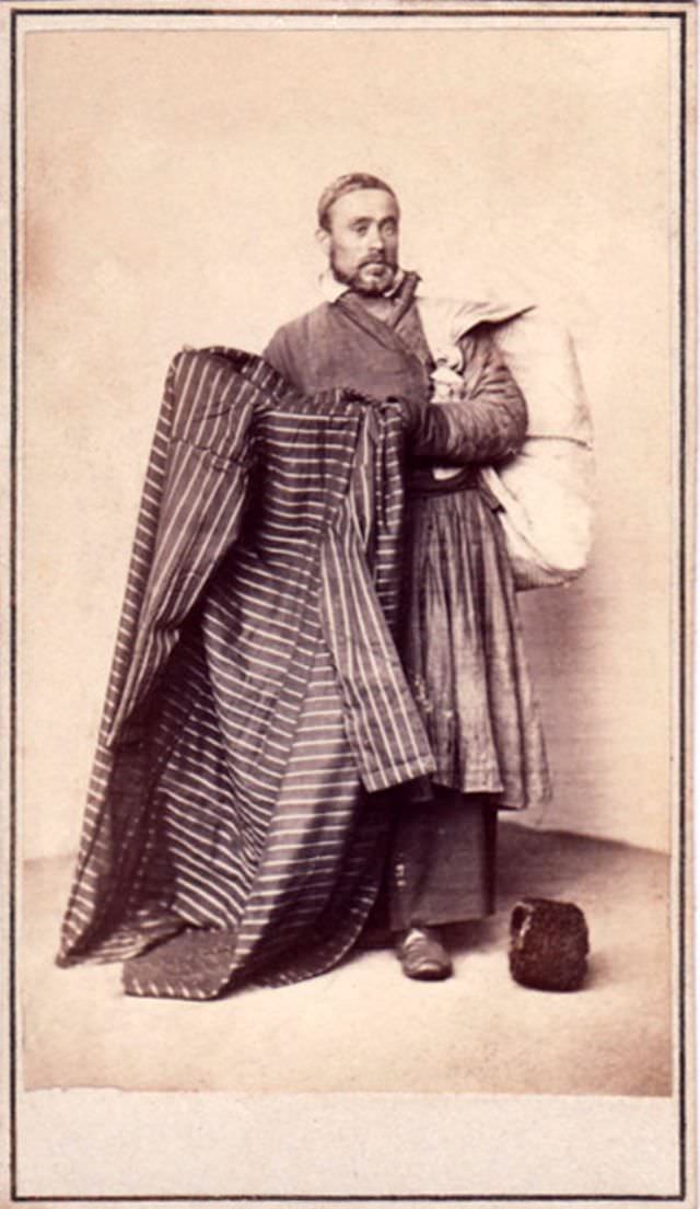 Tartar dressing-gown seller