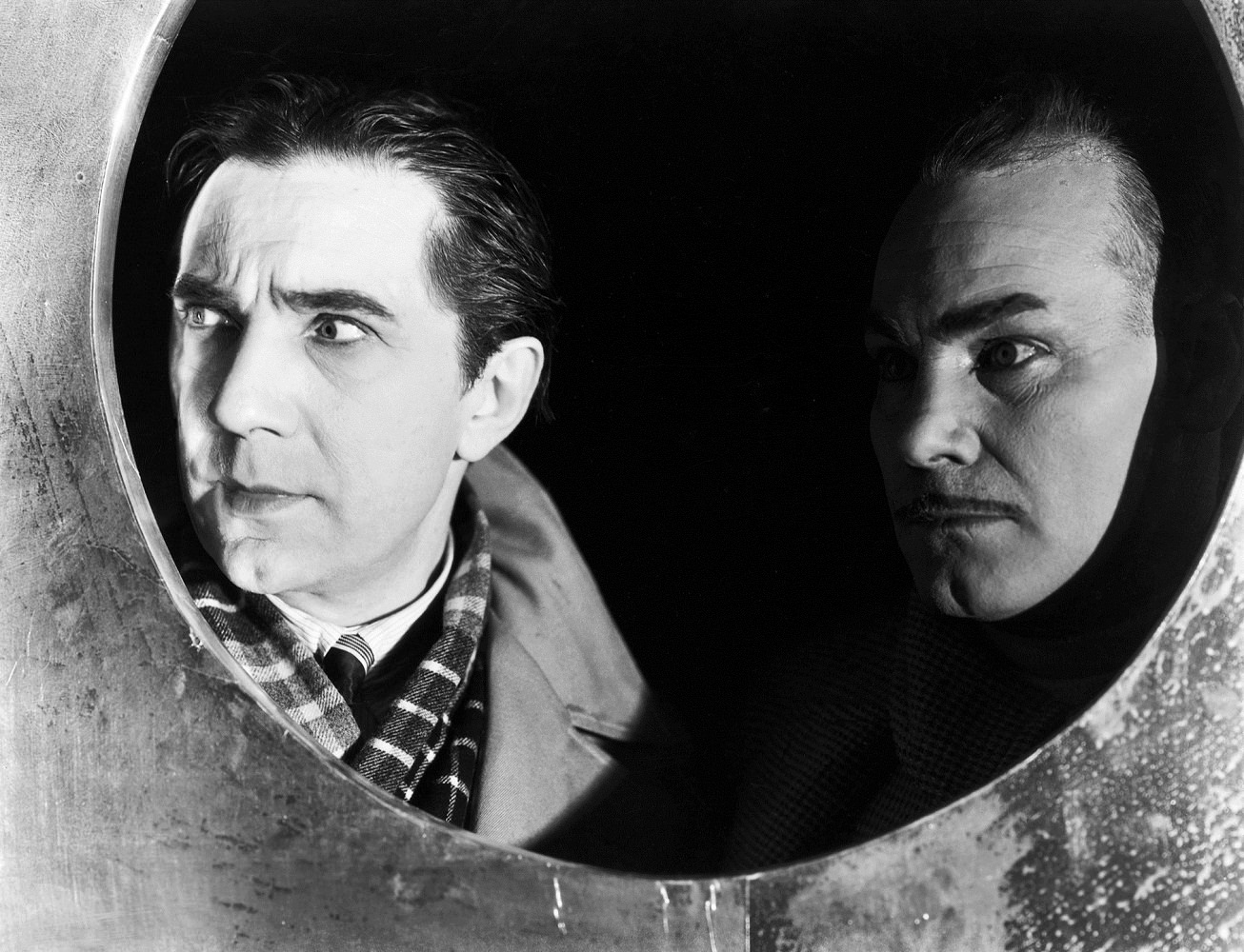 Bela Lugosi and Harry Cording in The black cat , 1934