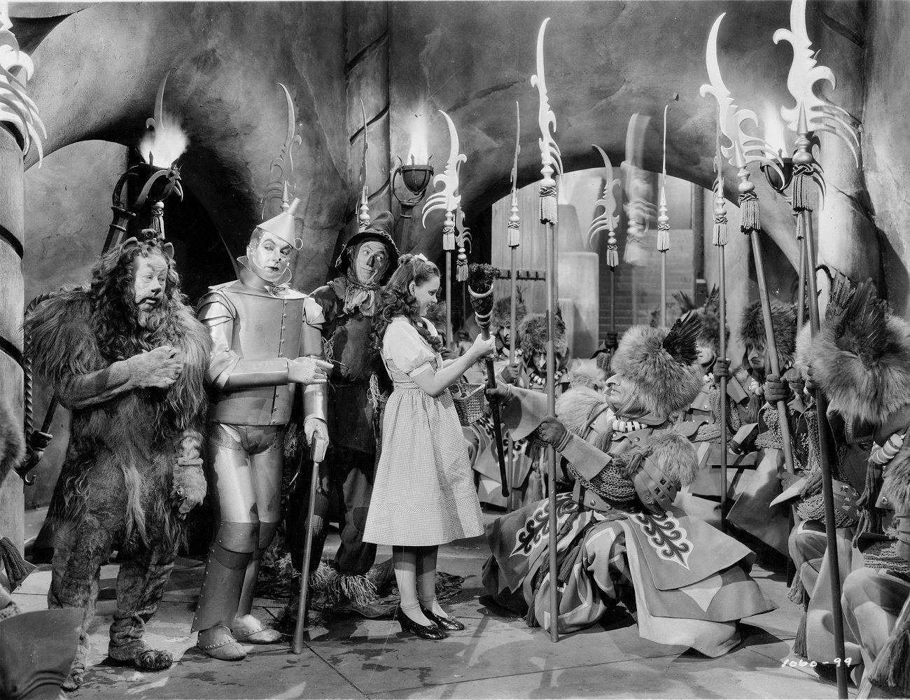 Bert Lahr, Jack Haley, Ray Bolger and Judy Garland in The wizard of Oz, 1939