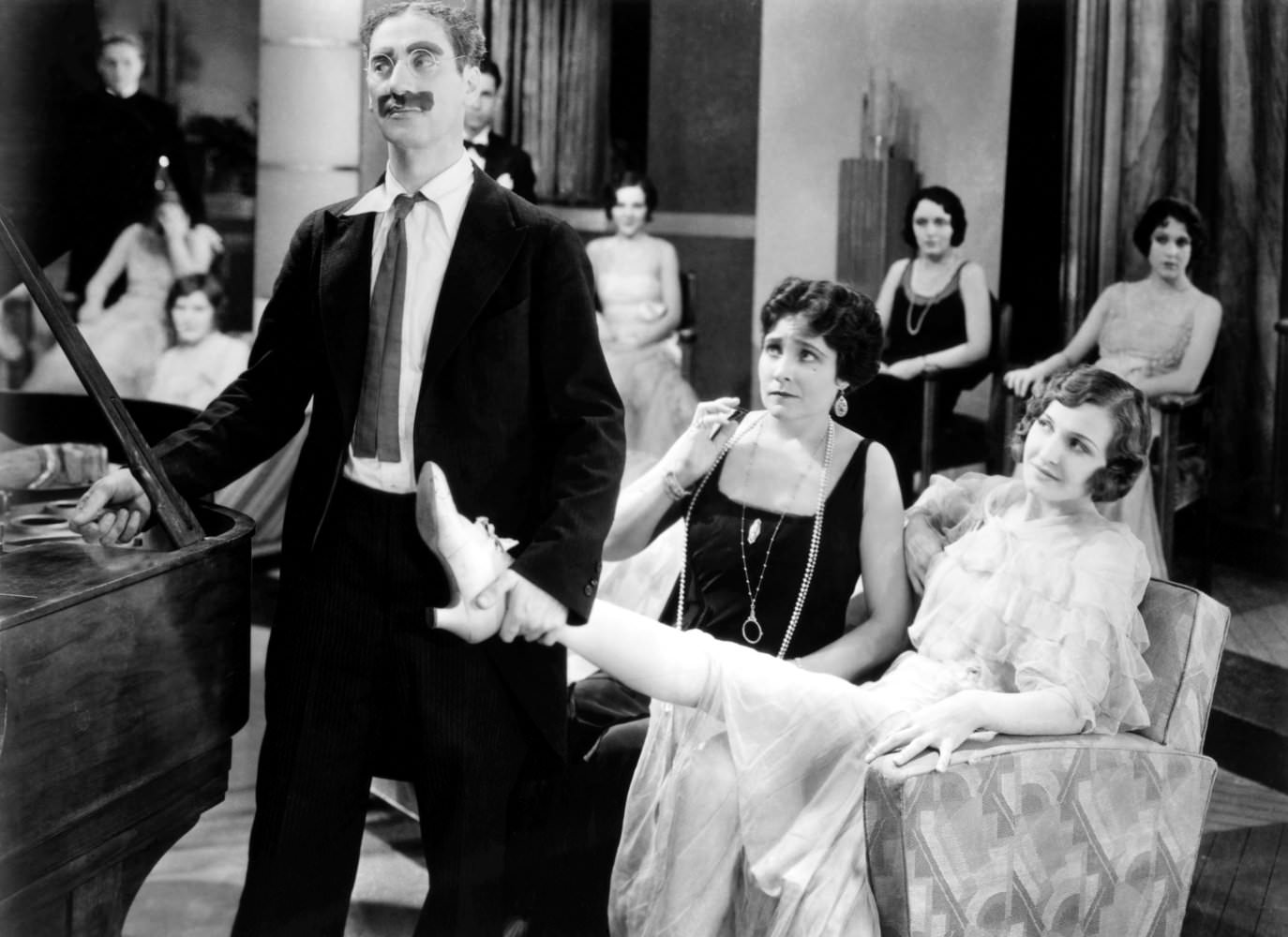 Groucho Marx, Margaret Dumont and Lillian Roth in Animal crackers, 1930