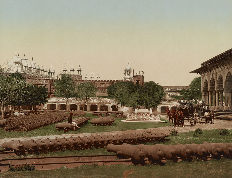 Cucharree and Hall of Public Audience, Agra