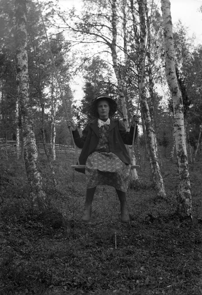 Elin Larsson in the swing, 1914.