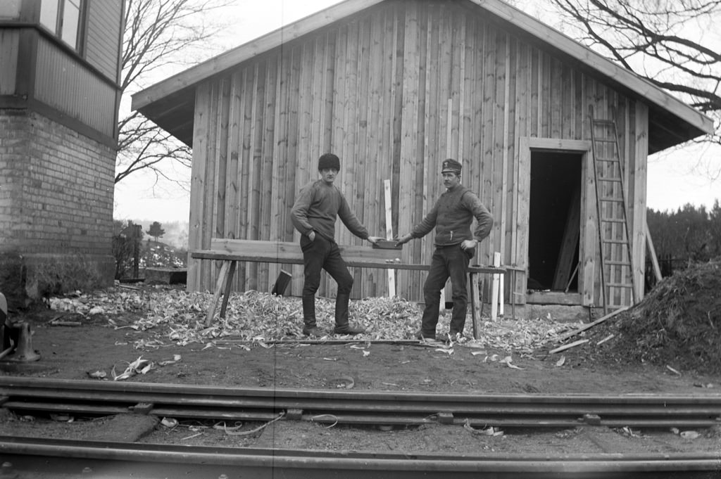 Carpenter, Frinnaryds station, 1913