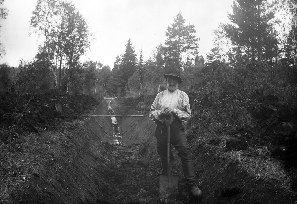 Man with spade.