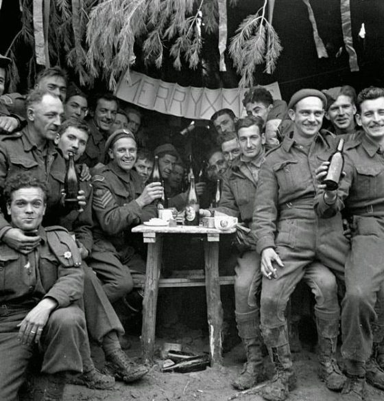 50+ Historical Photos Of Troops Celebrating Christmas During World War II