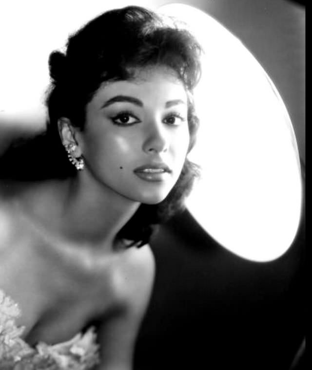 The Unstoppable Rise of Young Rita Moreno: A Glimpse into the Early Life of an EGOT Legend