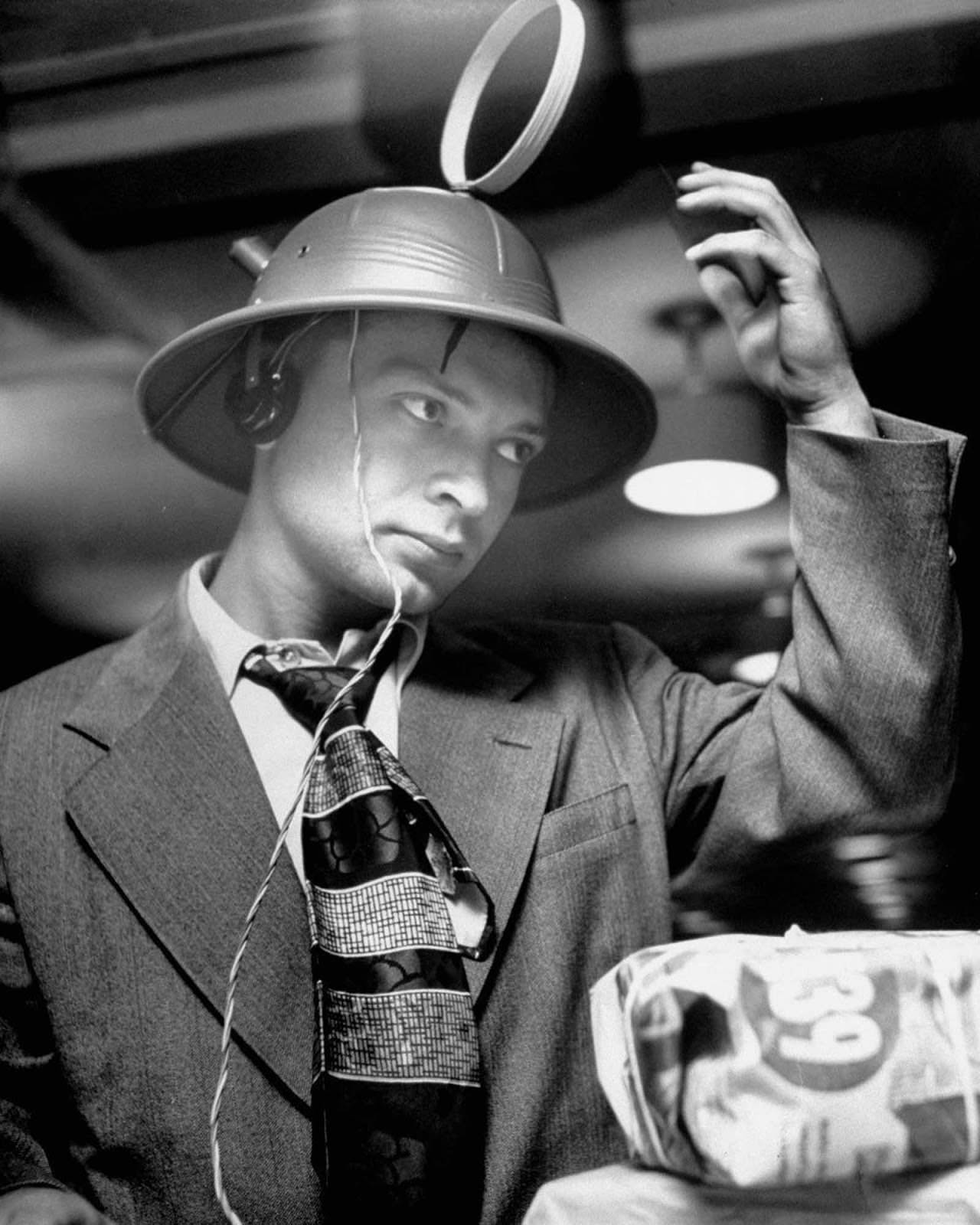 It was introduced in early 1949 for $7.95 as the “Man-from-Mars Radio Hat.”