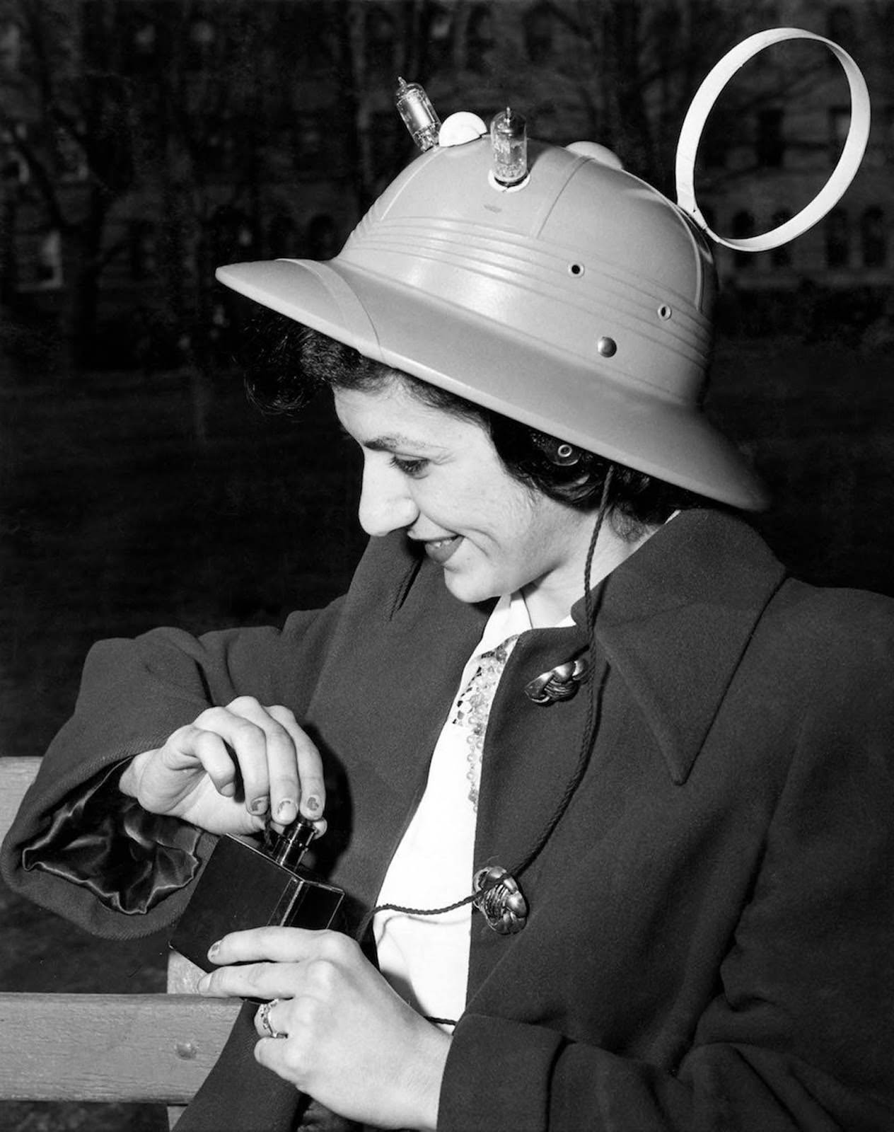 Thanks to a successful publicity campaign, the radio hat was sold at stores from coast to coast in the United States.