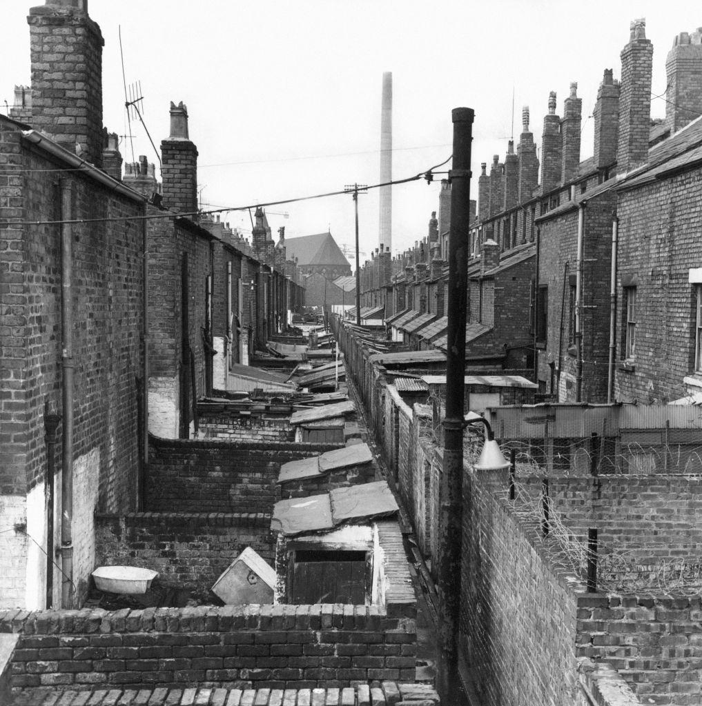 Back alleyway, Kensington Fields, Liverpool, 2nd July 1970.