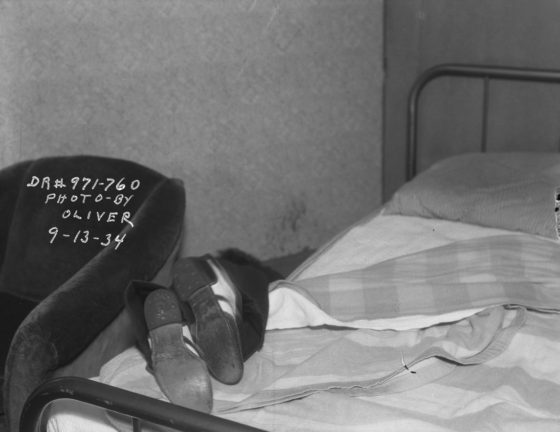 Victim’s feet hanging off bed, 1934 – Bygonely