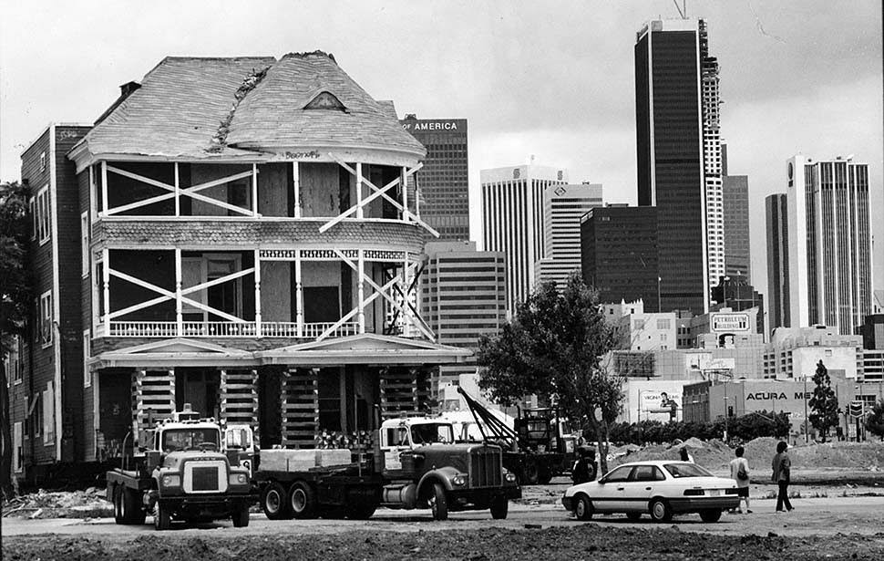 The Edward Strong mansion in downtown Los Angeles is moved from its site of 102 years on West 15th Street to make room for an expansion of the Los Angeles Convention Center. May 11, 1989