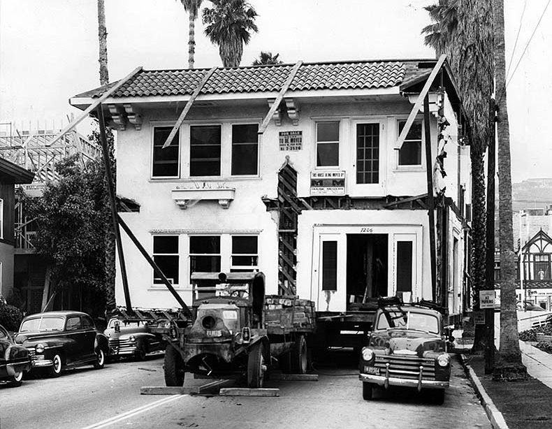 Parked cars block the path of a two-story house being relocated from Doheny Drive just south of Sunset Boulevard to Santa Monica. June 1952