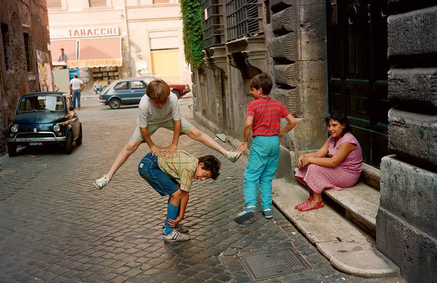 Dazzling Vintage Photos Show Life In 1980s Italy