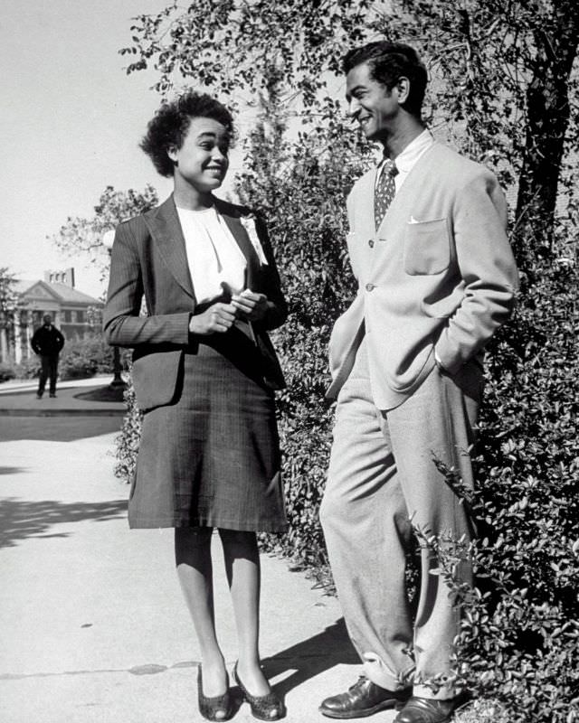 Sophmores Sara Wright and Walter Hall on campus at Howard