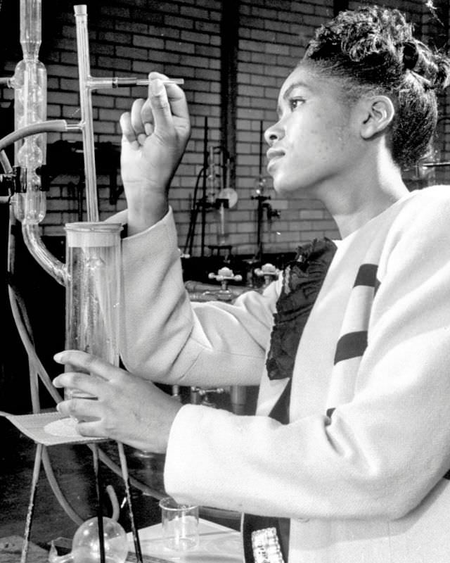 A Howard University student working in the laboratory