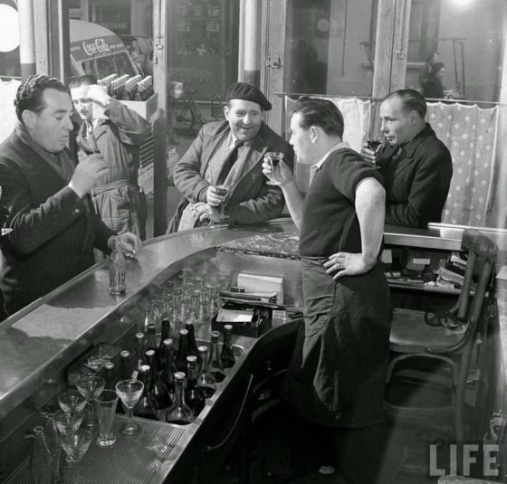 A group of people trying the Coca Cola. – Bygonely