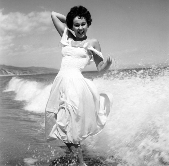 Marla English enjoying on the beach, 1954. – Bygonely