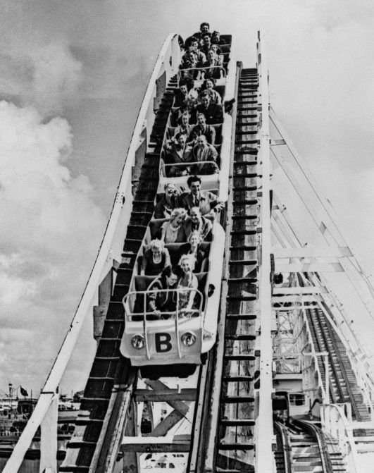 Blackpool Beach in the 1950s: Stunning Vintage Photos Show People ...