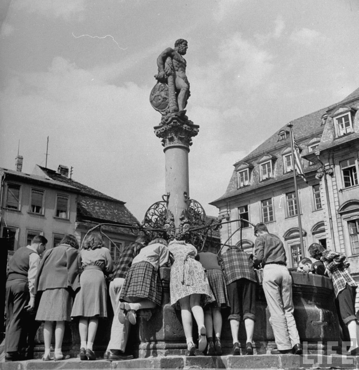 Still life at the Hercules fountain.