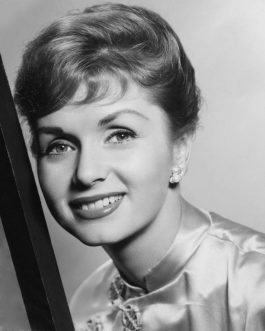 Debbie Reynolds: Life Story and Gorgeous Photos When she was Young