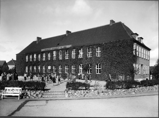 Fascinating Historical Photos Of Danish Schools And Kindergartens From ...