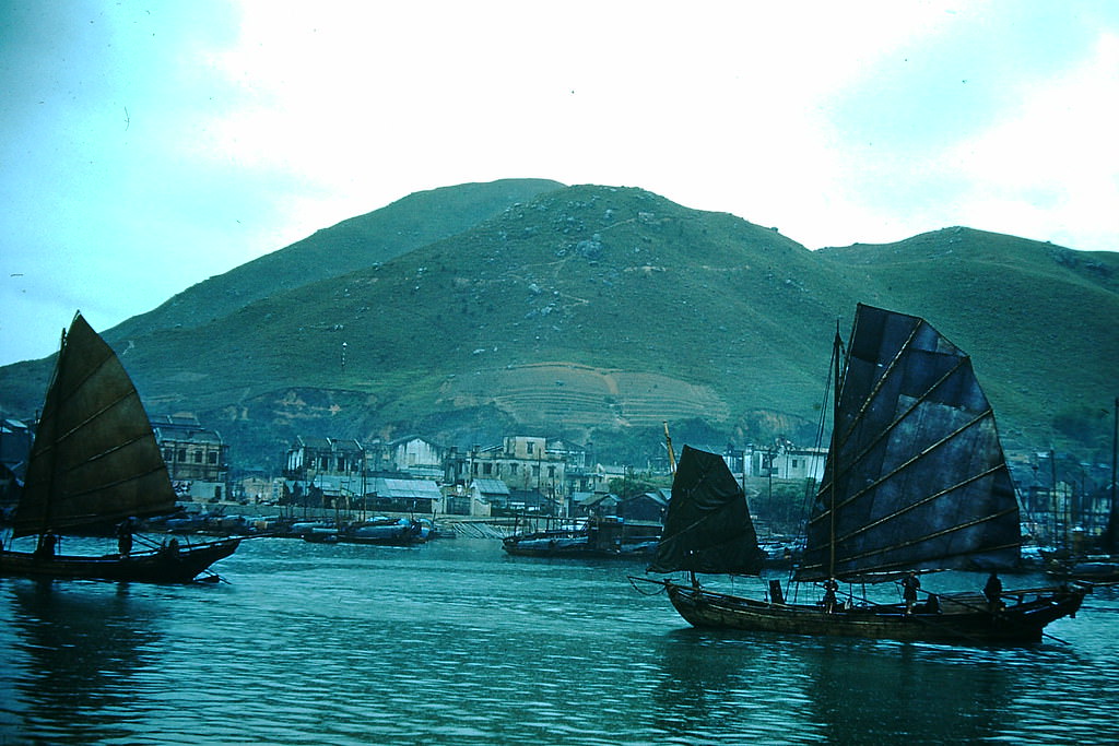 Aberdeen Bay, Hong Kong, 1952