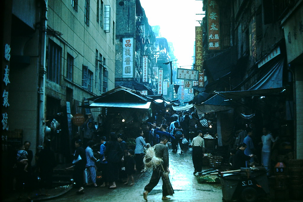 Street Scene, Hong Kong, 1952