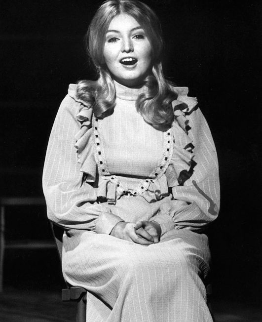 Mary Hopkin: Story and Beautiful Photos of Welsh Singer who sang ‘Those ...