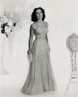 Gorgeous Photos of 16-year-old Elizabeth Taylor during the filming of ...