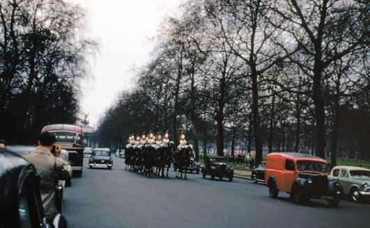 A look at the 1950s London Through these Amazing Color Photos