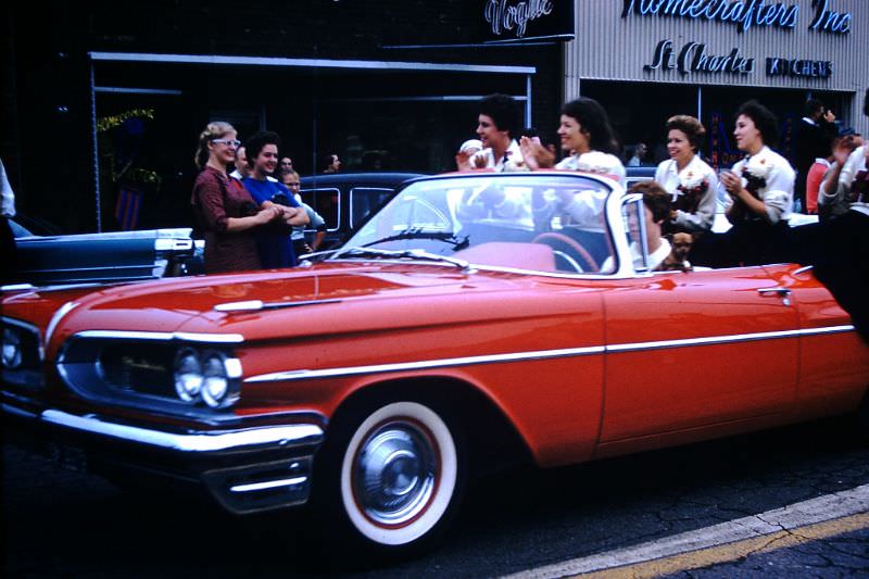 Fascinating Vintage Photos of Howard College Homecoming Parade in 1959