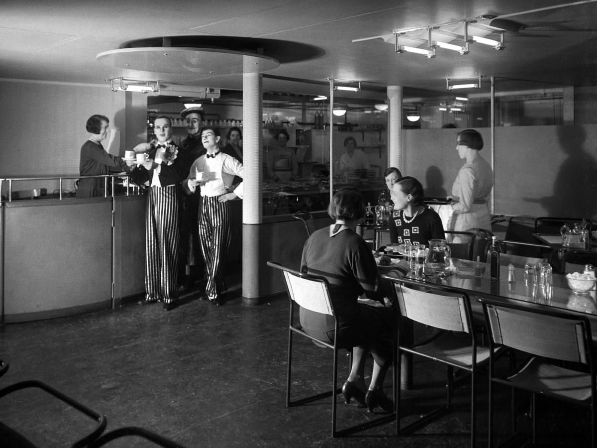 Fascinating Historical Photos from the Golden Age of BBC Radio from the ...