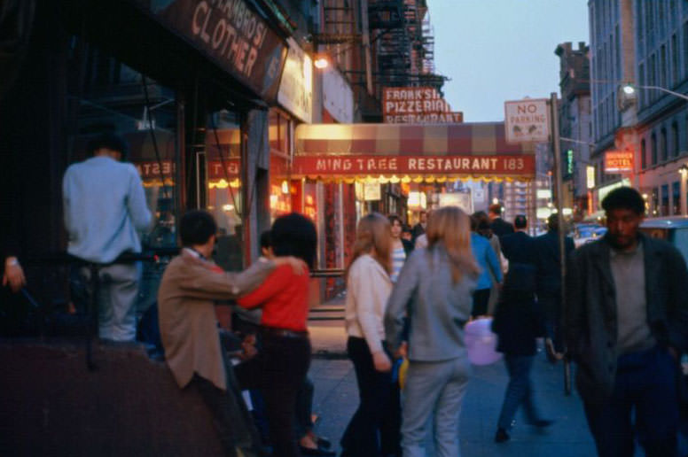 Street Life of New York City in the Mid-1960s Through These Fascinating ...