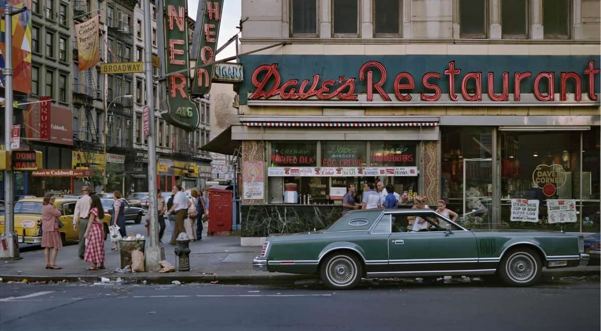 Street Scenes of New York City in the 1980s Through the Lens of Wayne Sorce