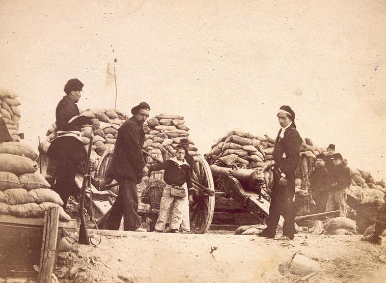 A battery at their artillery post during the civil war between the Third Republic and the Paris Commune, during the Franco-Prussian war.