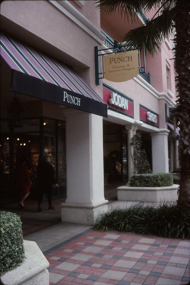 Town center mall in Boca Raton, Florida. Built in 1980 : r/80sdesign