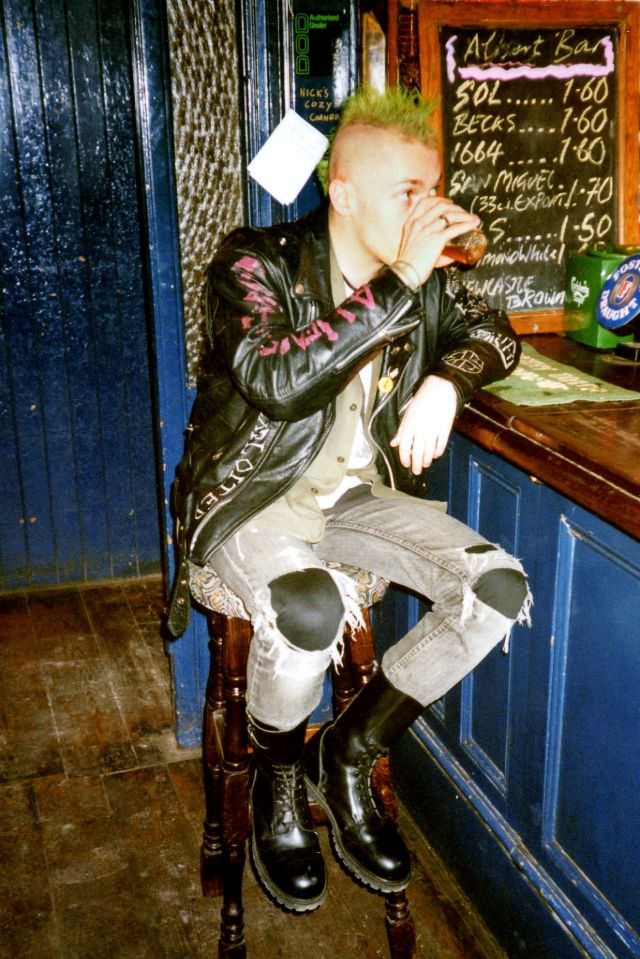 Brighton Subculture in the 1990s: Fascinating Photos of Rebellious ...
