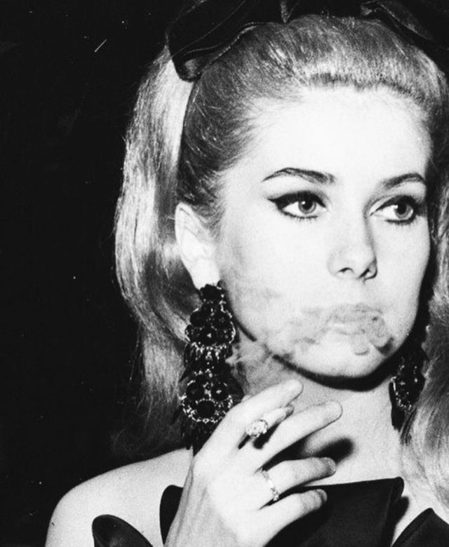 Catherine Deneuve Smoking: The Unbreakable Bond of French Beauty with ...