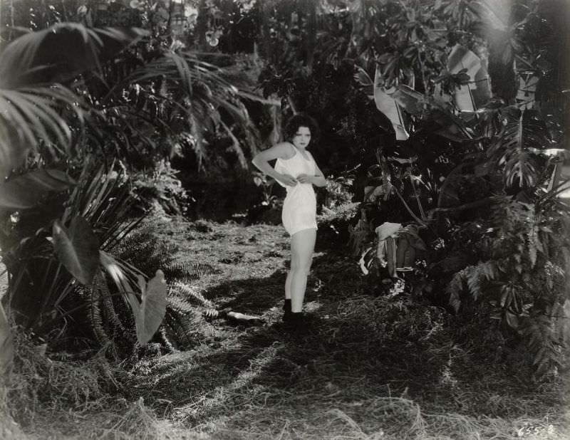 Beautiful Photos of Clara Bow from the Movie 'Hula (1927)'