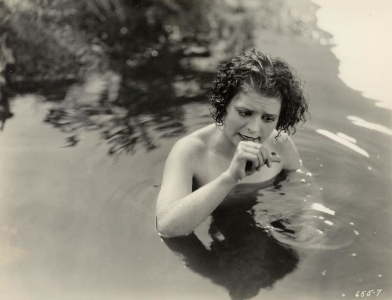 Beautiful Photos of Clara Bow from the Movie 'Hula (1927)'