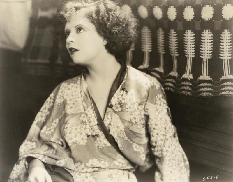 Beautiful Photos of Clara Bow from the Movie 'Hula (1927)'