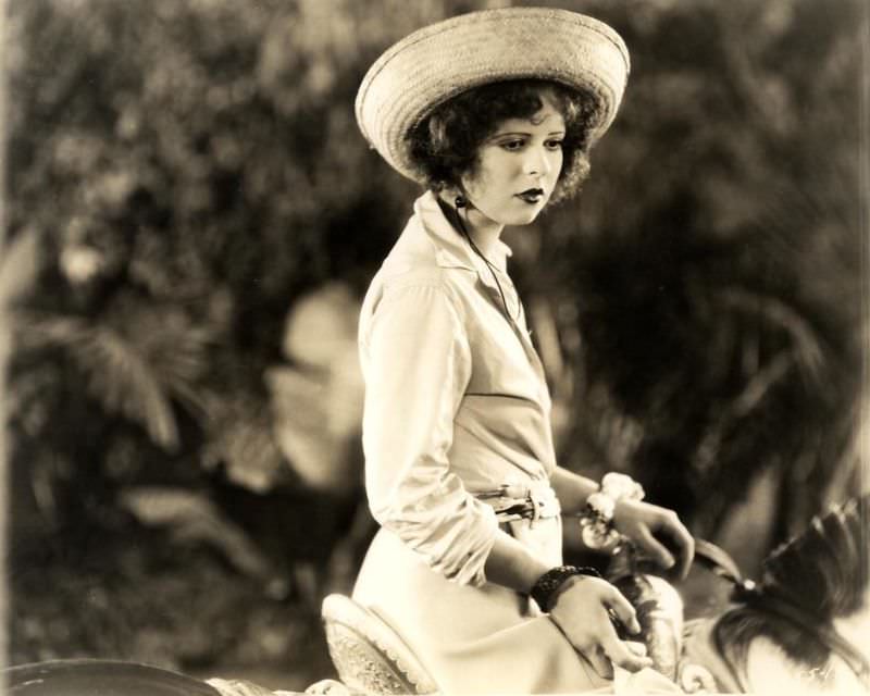 Beautiful Photos of Clara Bow from the Movie 'Hula (1927)'