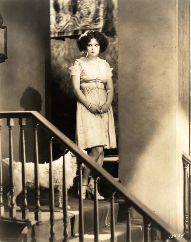 Beautiful Photos of Clara Bow from the Movie 'Hula (1927)'