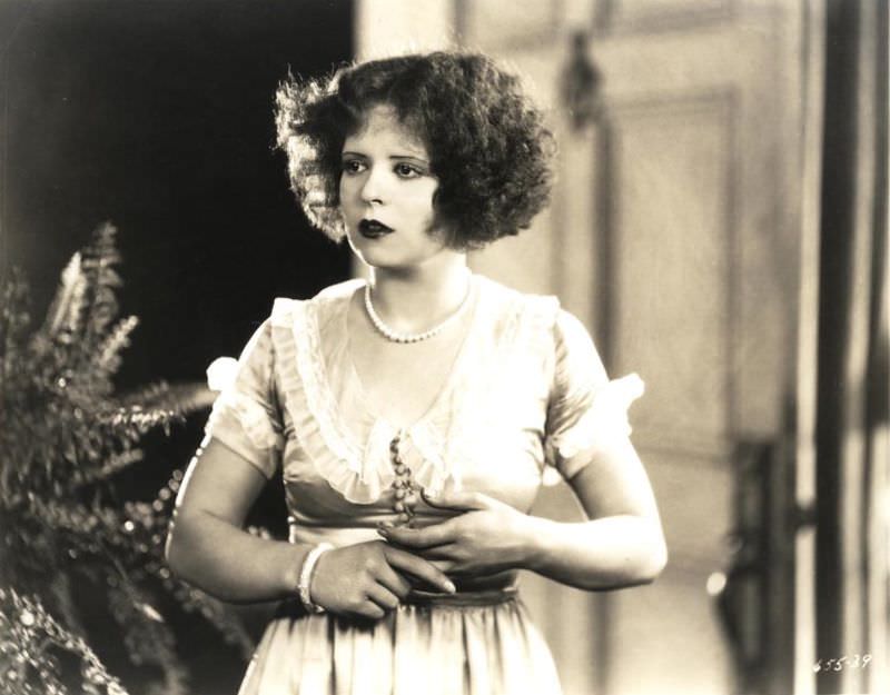 Beautiful Photos of Clara Bow from the Movie 'Hula (1927)'