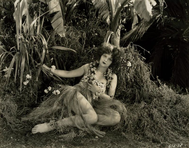 Beautiful Photos of Clara Bow from the Movie 'Hula (1927)'