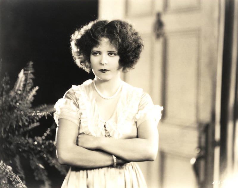 Beautiful Photos of Clara Bow from the Movie 'Hula (1927)'