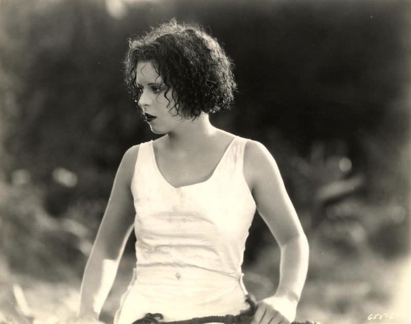 Beautiful Photos of Clara Bow from the Movie 'Hula (1927)'