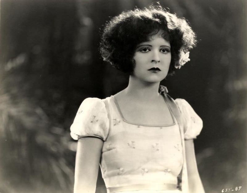 Beautiful Photos of Clara Bow from the Movie 'Hula (1927)'