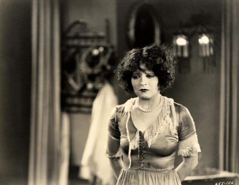 Beautiful Photos of Clara Bow from the Movie 'Hula (1927)'